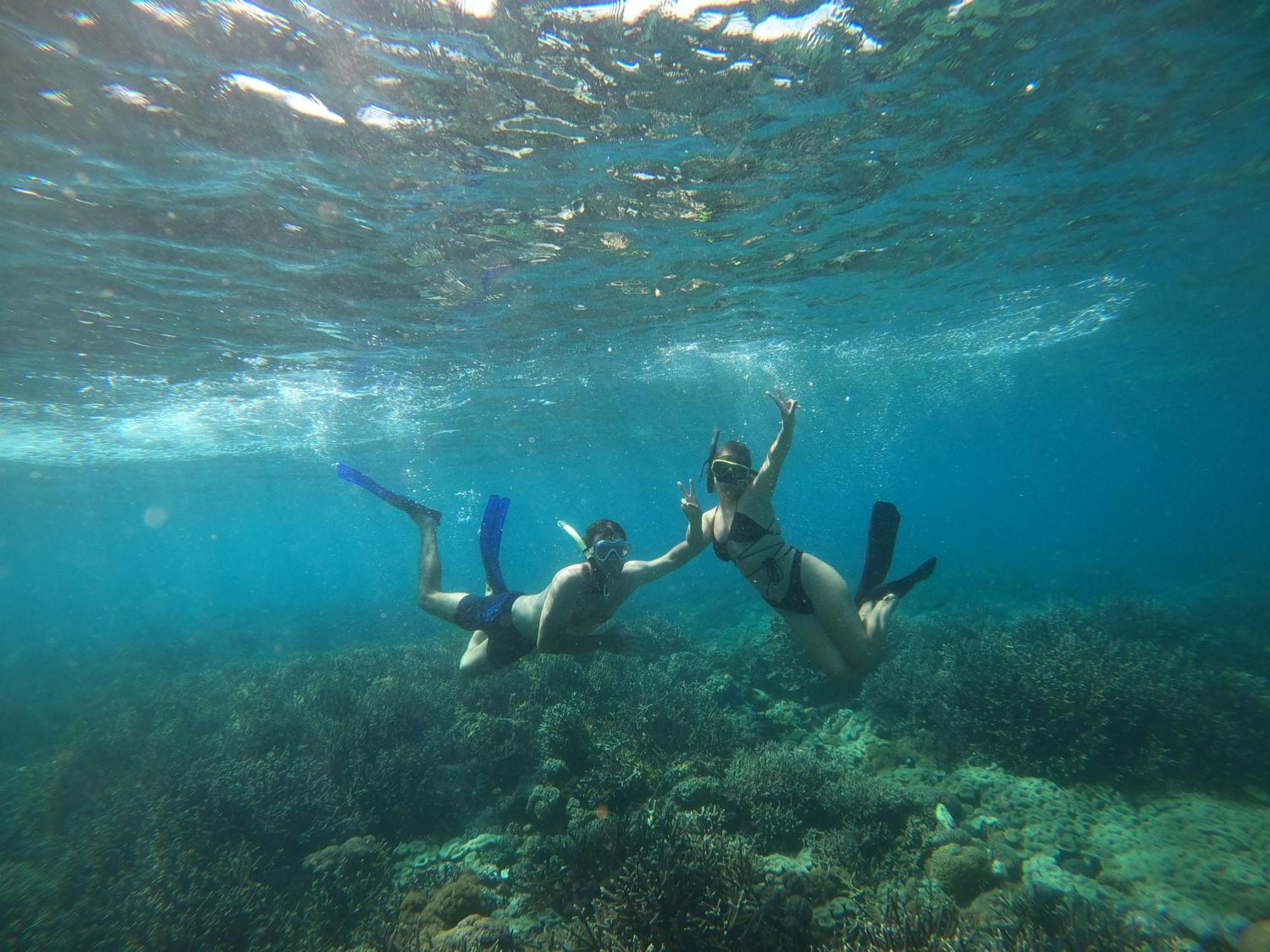 Dua Putri Komodo Homestay Exterior foto