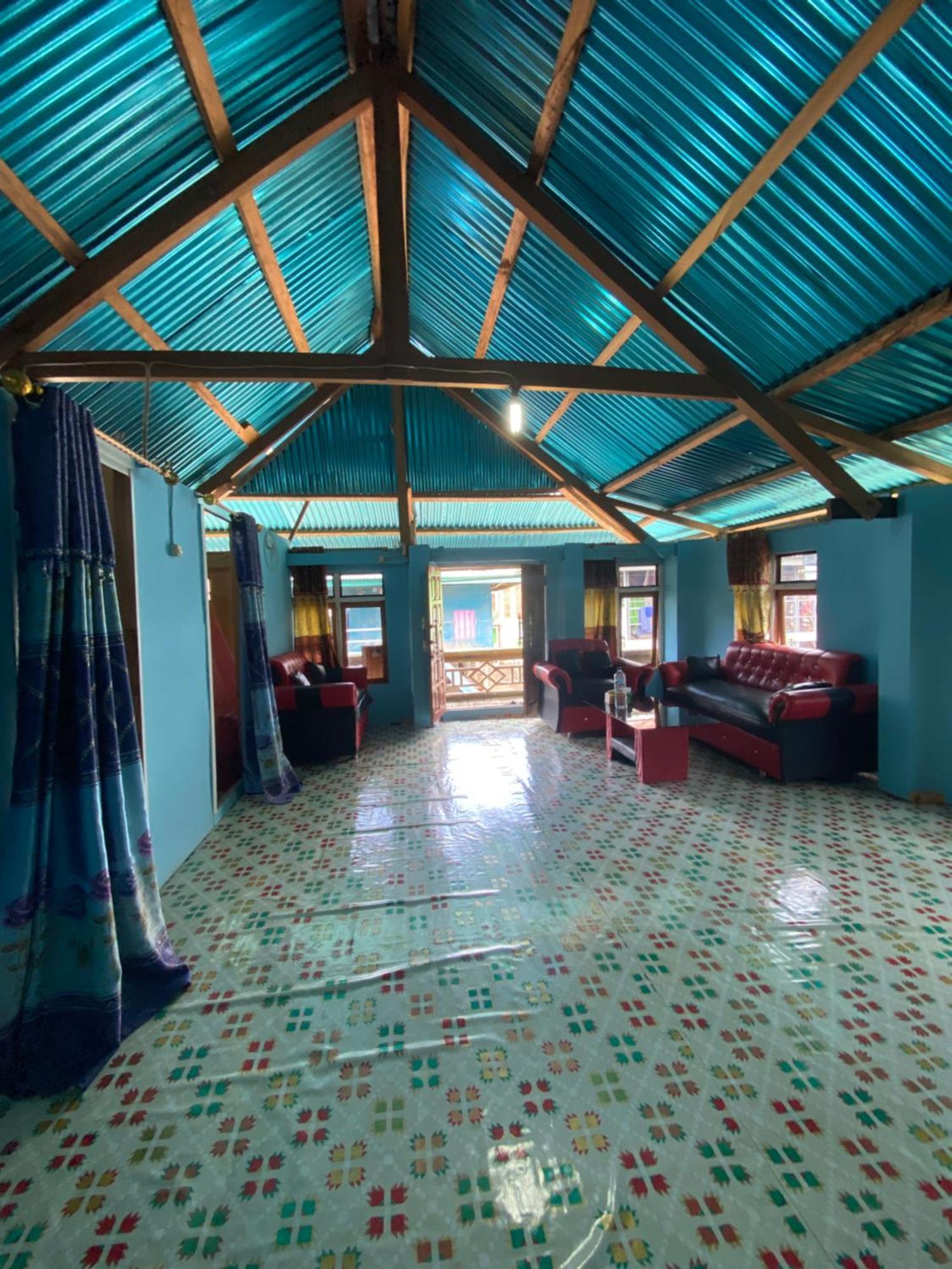 Dua Putri Komodo Homestay Exterior foto